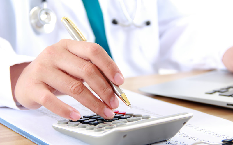 Receitas e despesas: 6 dicas cruciais para a organização médica!